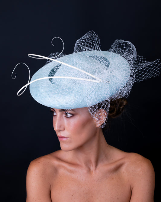Sombrero de Sinamay con velo C-339