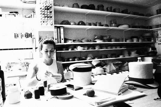 El trabajo artesanal de la Maestra Artesana Eugenia Jiménez Millinery