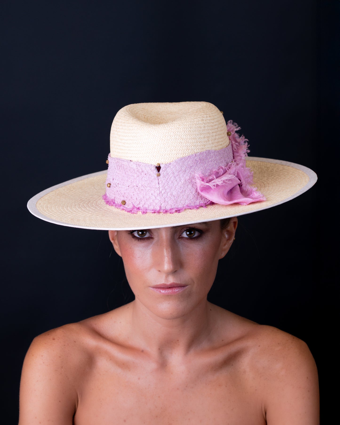 Sombrero de Panamá y cuero de pescado C-318