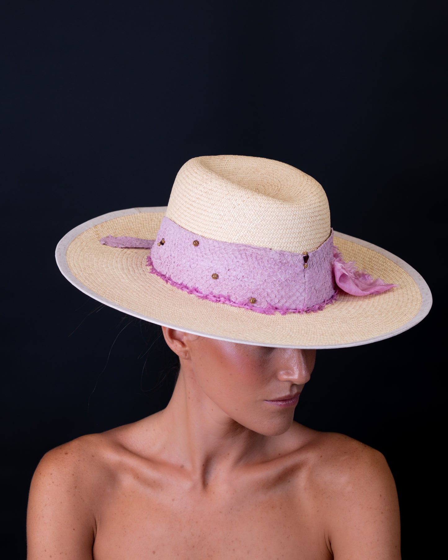 Sombrero de Panamá y cuero de pescado C-318