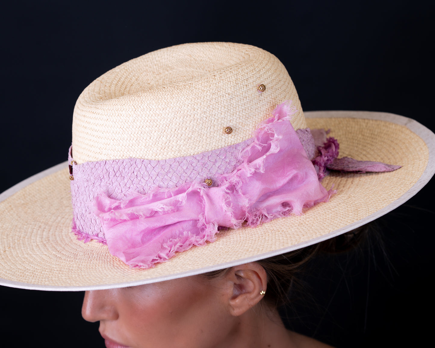 Sombrero de Panamá y cuero de pescado C-318