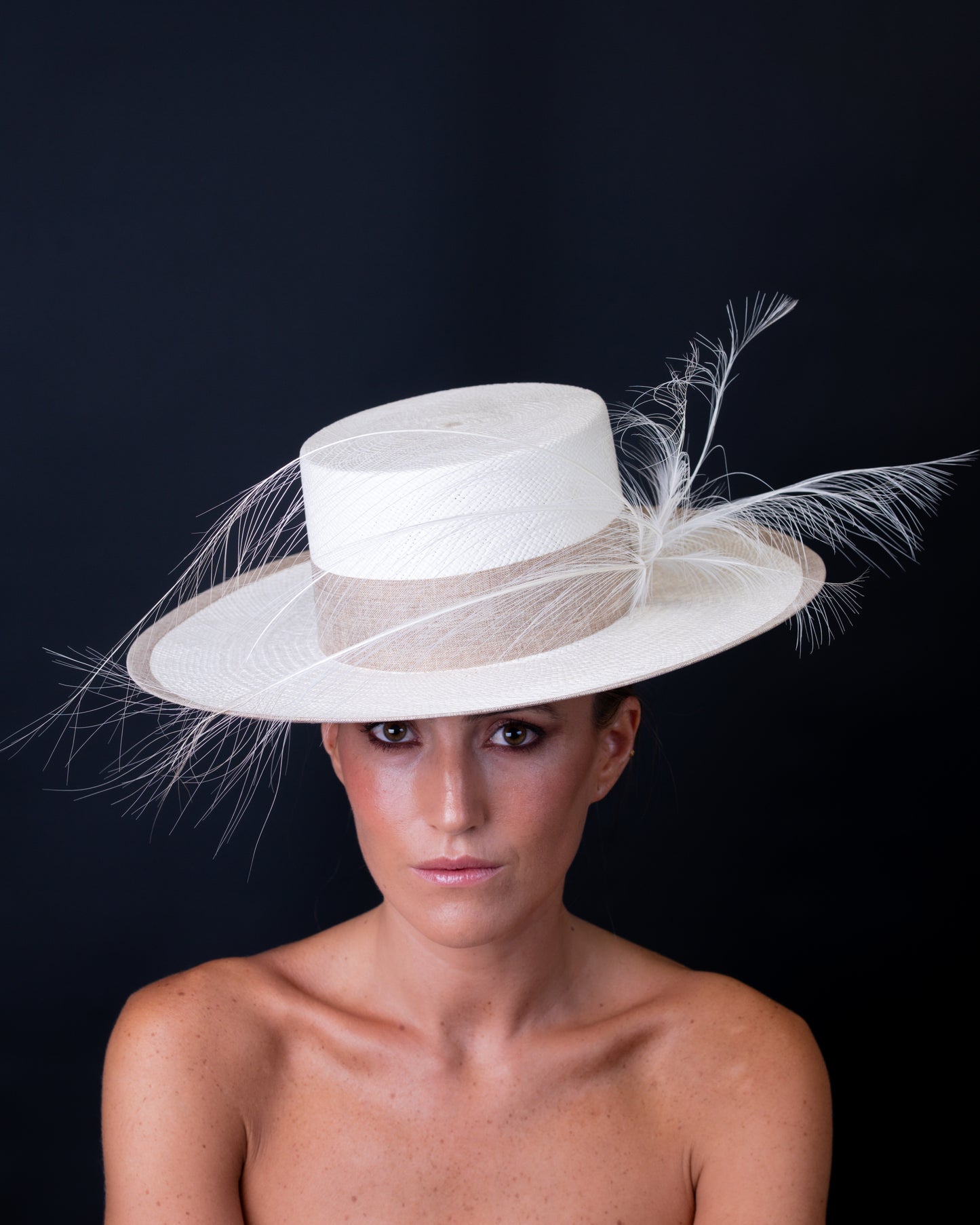 Sombrero de Panamá y plumas de garza C-340