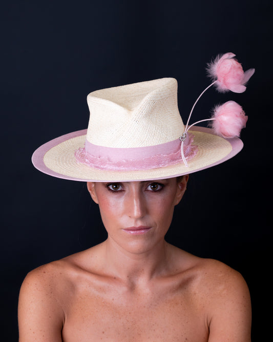 Sombrero de Panamá con flores de plumas C-333